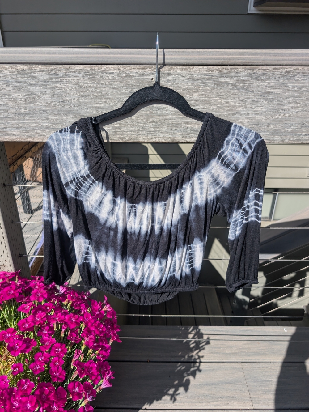 Forever 21 Black & White Tie-Dye Cropped Scoop Top